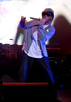 Eminem performing live at dj hero party.jpg